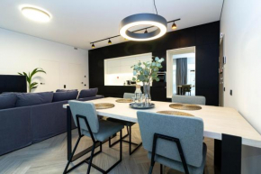 cohost I OldTown 60m2 APT w-Garage Parking, Balcony & Self Check-in